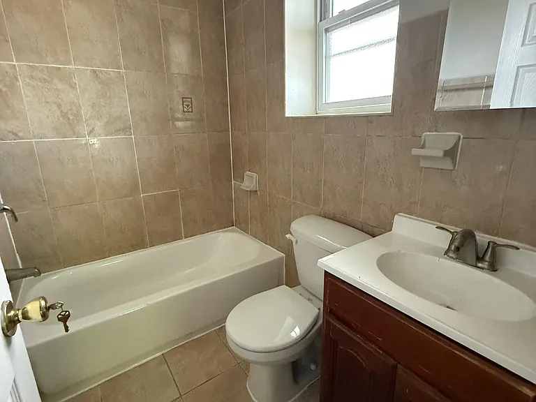 404 13th Ave #8 — Photo 3