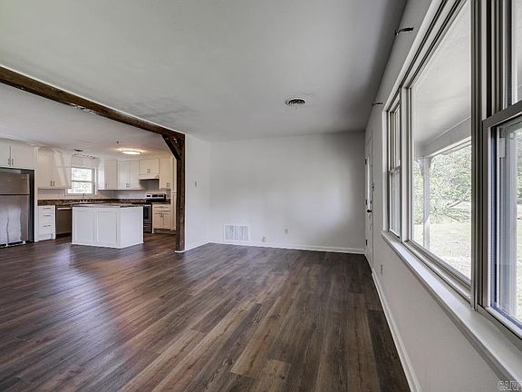 5th image of 204 W Lincoln Ave