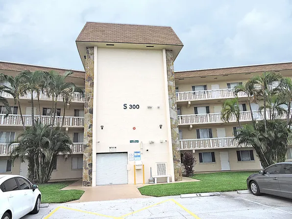 300 Village Green Circle S #220, Palm Springs, FL 33461
