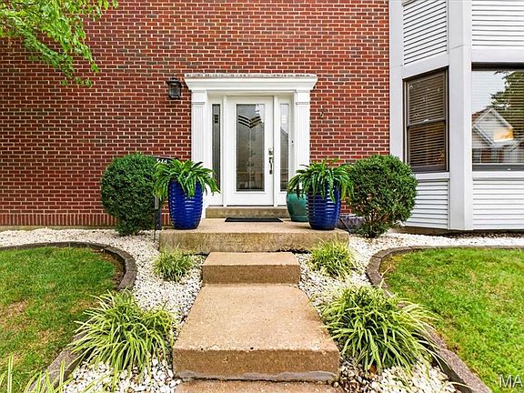 3rd image of 935 Barnard College Ln