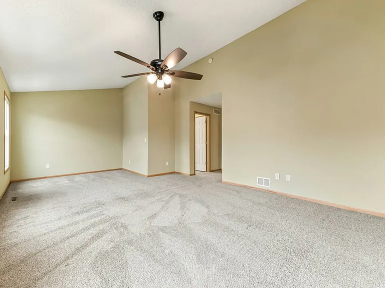 15726 Frisian Ln — Photo 40