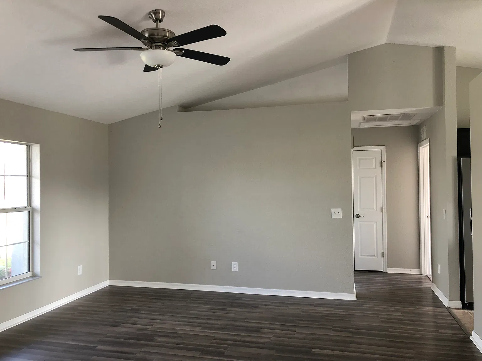 3 bed, 1215 sqft, $1,900 — Photo 4