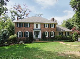 910 Iron Latch Rd, Franklin Lakes, NJ 07417