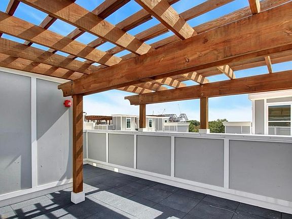 3rd image of 1209 Beaconsfield Ln APT 503