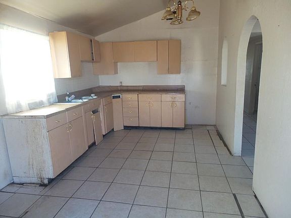 3rd image of 841 Agua Clara St