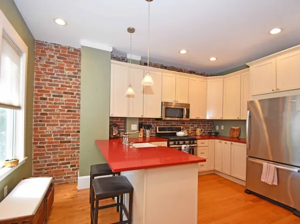 759 E 7th St #1, South Boston, MA 02127