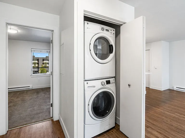 Creekside Apartments — Photo 33