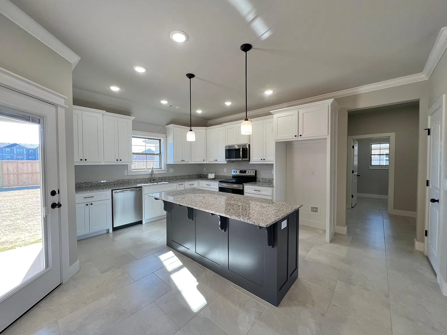 3 bed, 1589 sqft, $1,600 — Photo 2