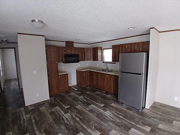 3rd image of 410 Carriage Lane Est