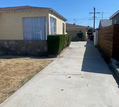 2nd image of 3320 W 133rd St
