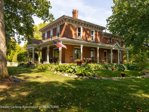 938 N Cochran Ave, Charlotte, MI 48813