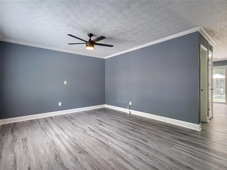 119 Forrest Ave — Photo 2