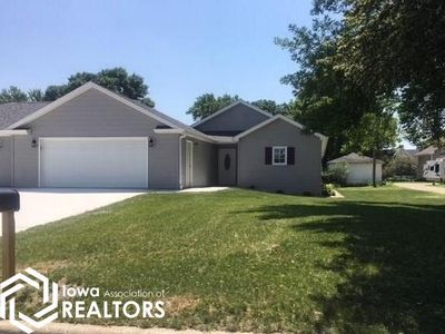 175 1st St NE, Britt, IA, 50423