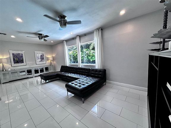 5th image of 1040 NE 180th Ter