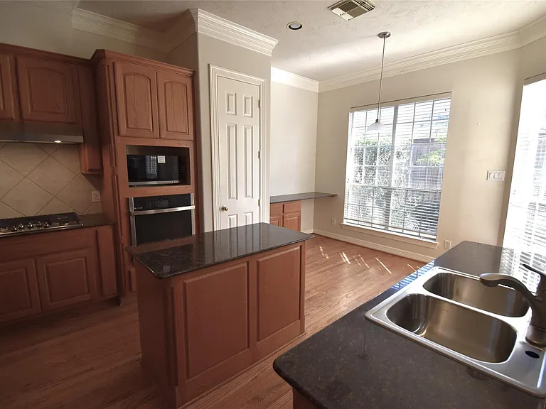 2835 Briarhurst Park — Photo 10