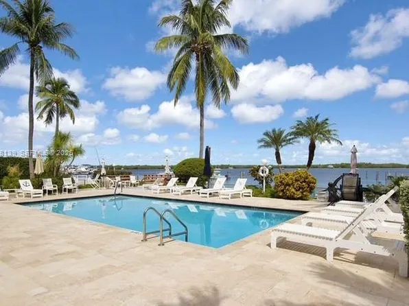 200 Harborview Dr APT 104, Tavernier, FL 33070