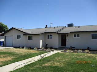 135 W Burlwood Ln, Lemoore, CA 93245