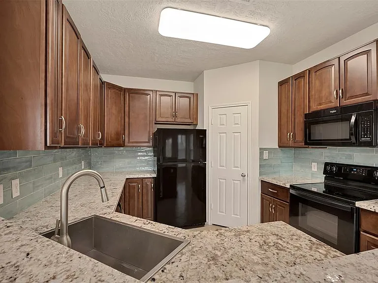 146 Horn Ct — Photo 8