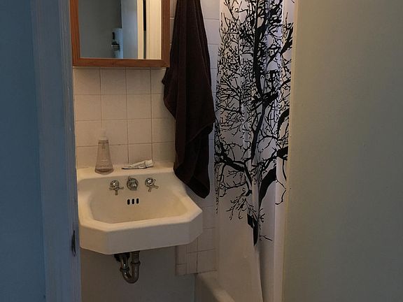 5th image of 8 Union Ave NE APT 4