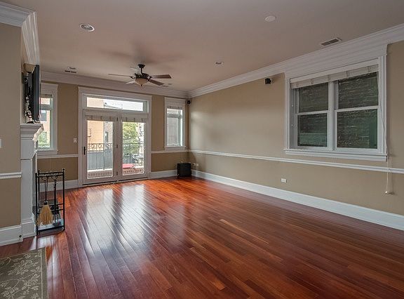 5th image of 3021 N Southport Ave APT 02A
