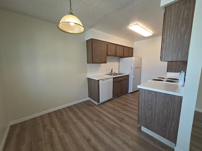 1675 Chapel Dr — Photo 24