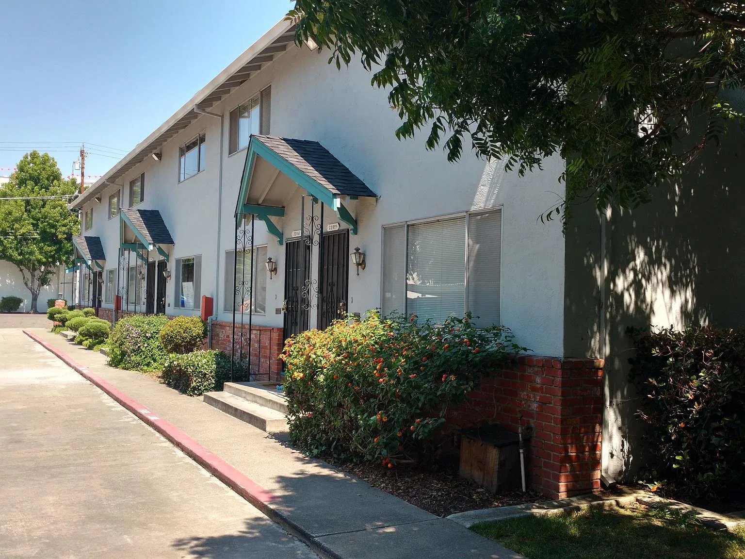 2 bed, 1.5 bath, 1000 sqft, $2,595 — Photo 3
