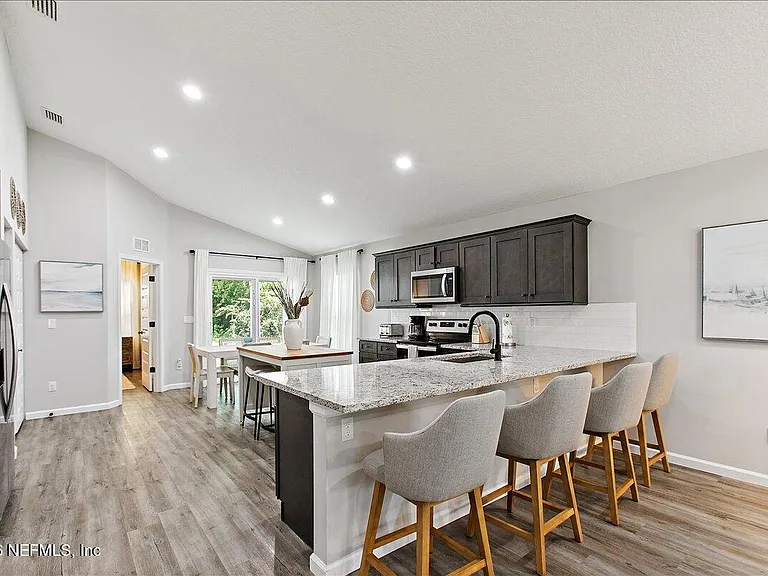 402 El Rey Ave — Photo 5