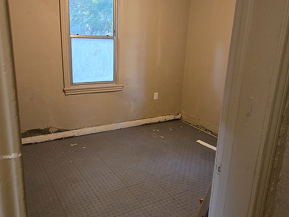 3rd image of 309 E Douglas Dr