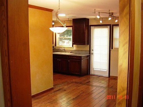 5th image of 105 Cedar St
