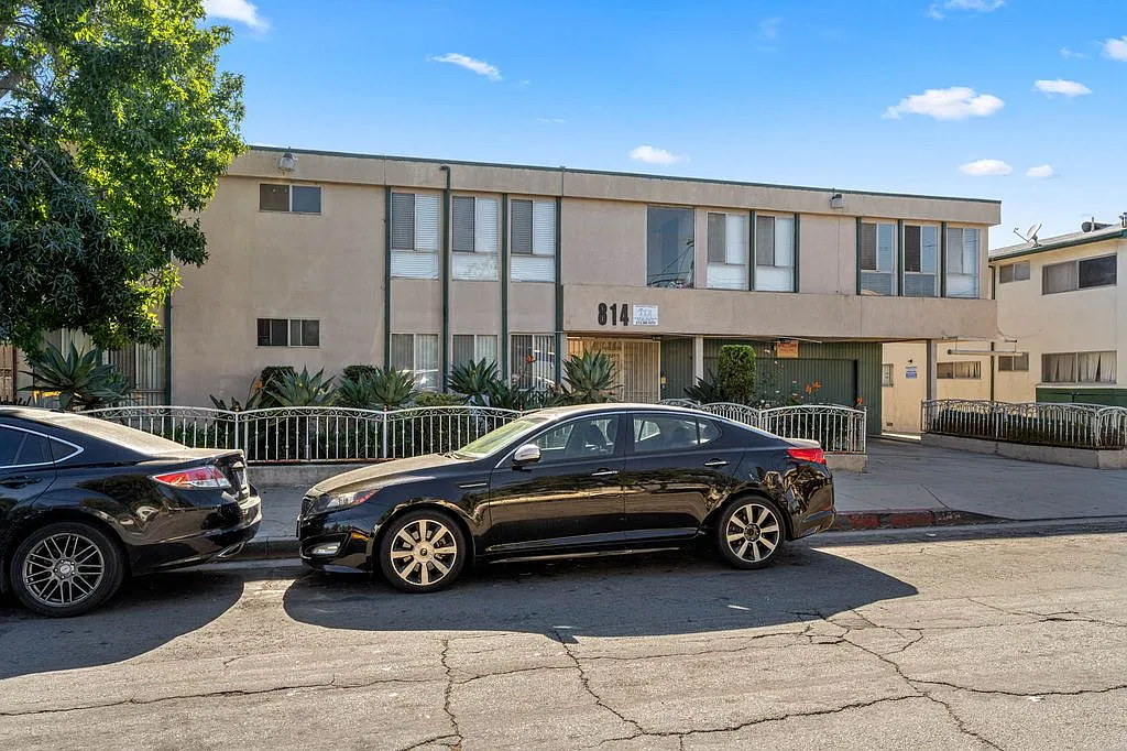 2 bed, 950 sqft, $2,450 — Photo 3