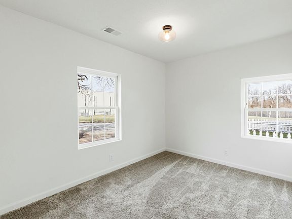 5th image of 501 Four Mile Ave