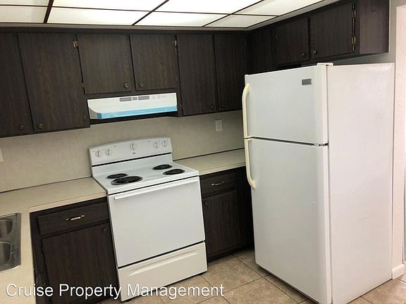 2nd image of 105 SW 10th St APT 3