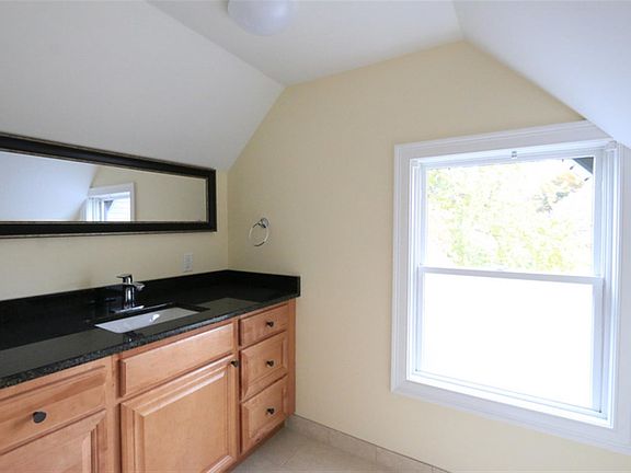5th image of 31 Elmwood St