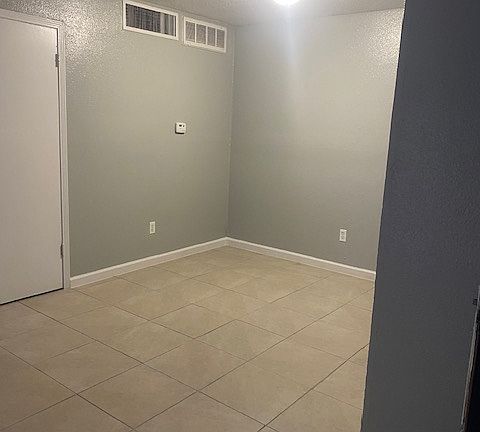 3rd image of 3737 Hillcroft St APT 147