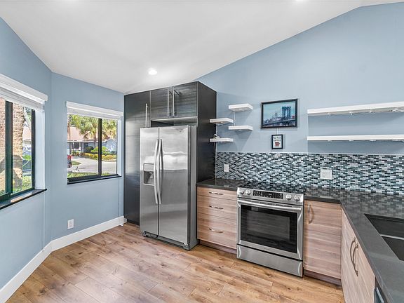 5th image of 9899 Watermill Circle #E
