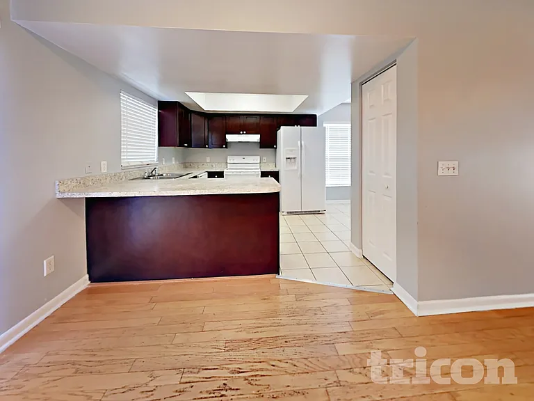 1947 Crown Park Dr — Photo 4