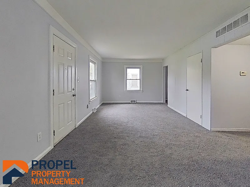 3 bed, 1.0 bath, 1100 sqft, $1,400 — Photo 4