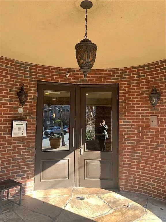 1 bed, 1.0 bath, 895 sqft, $2,090 — Photo 2