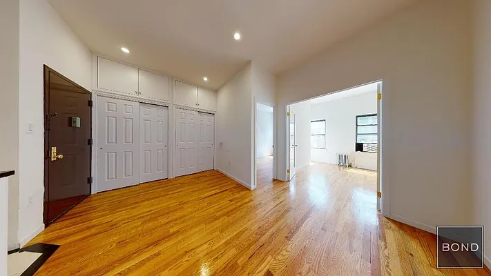 Rented by Bond New York | media 47