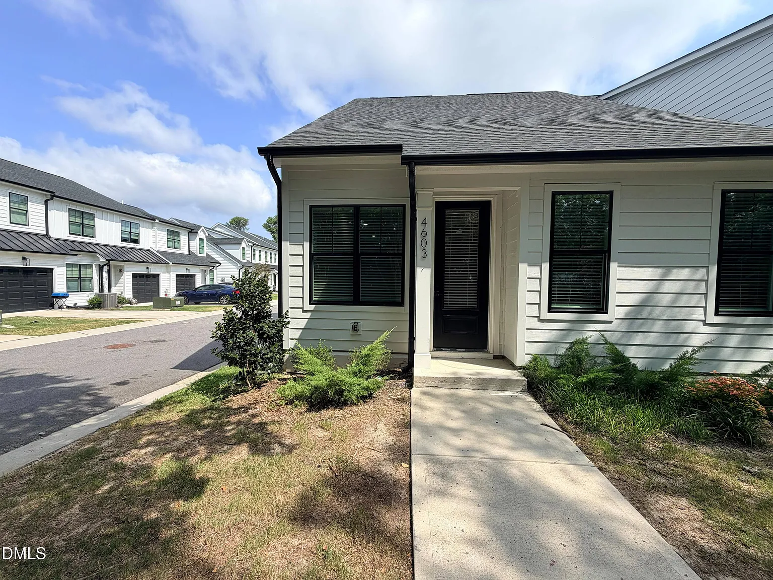 3 bed, 2.5 bath, 1808 sqft, $2,200 — Photo 1