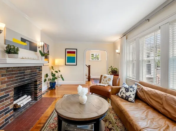 40 Ansonia Rd, West Roxbury, MA 02132
