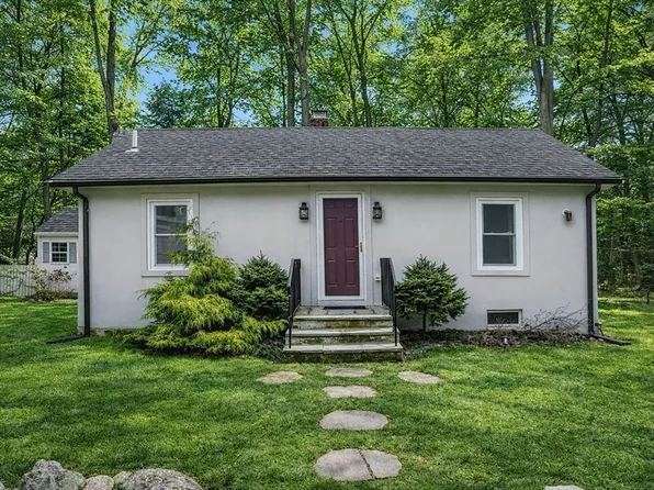 3 Riverside Dr, Dover, MA 02030