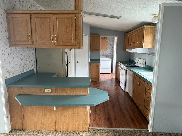 4975 Newport Ct — Photo 3