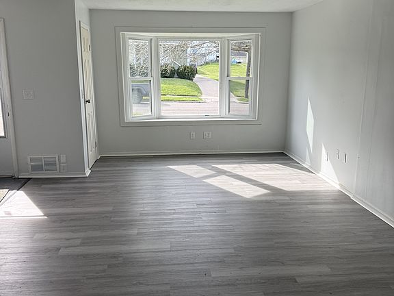 3rd image of 506 8th St