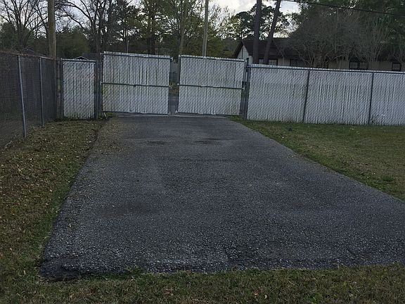 4th image of 141 Vanessa Ave
