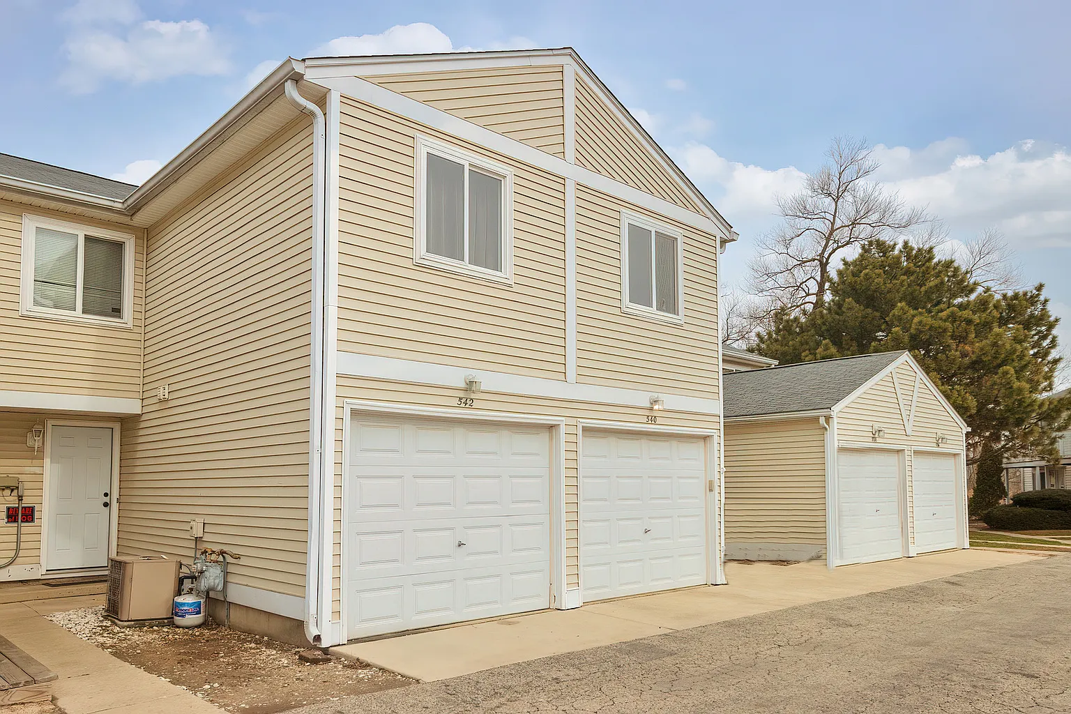 542 Meadow Green Ln photo 1