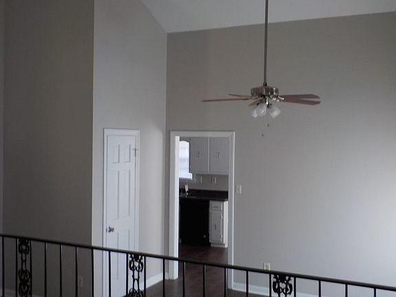 3rd image of 2560 Jenwood St