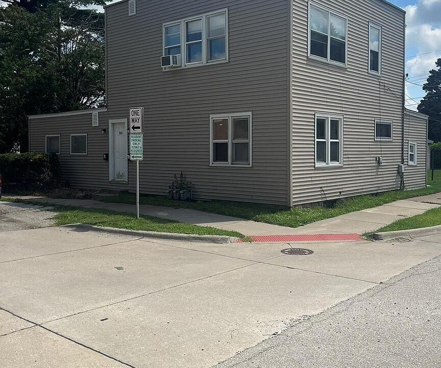 1st image of 900 42nd Ave