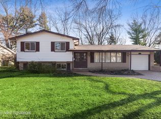 927 Fairlawn Ave, Libertyville, IL 60048