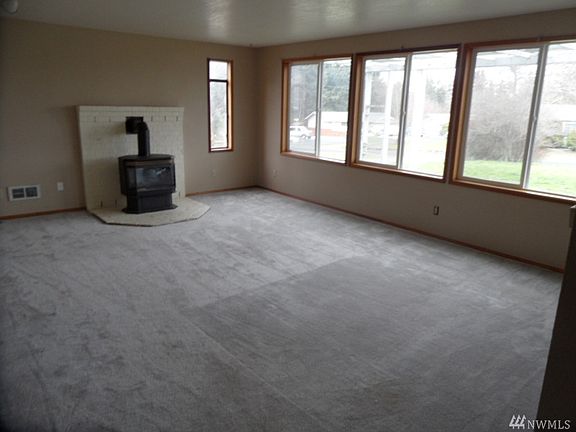 4th image of 1270 Uplands Dr